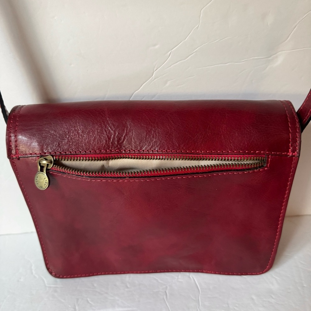 Vera Pelle Red Leather Messenger Crossbody. - Picture 12 of 16